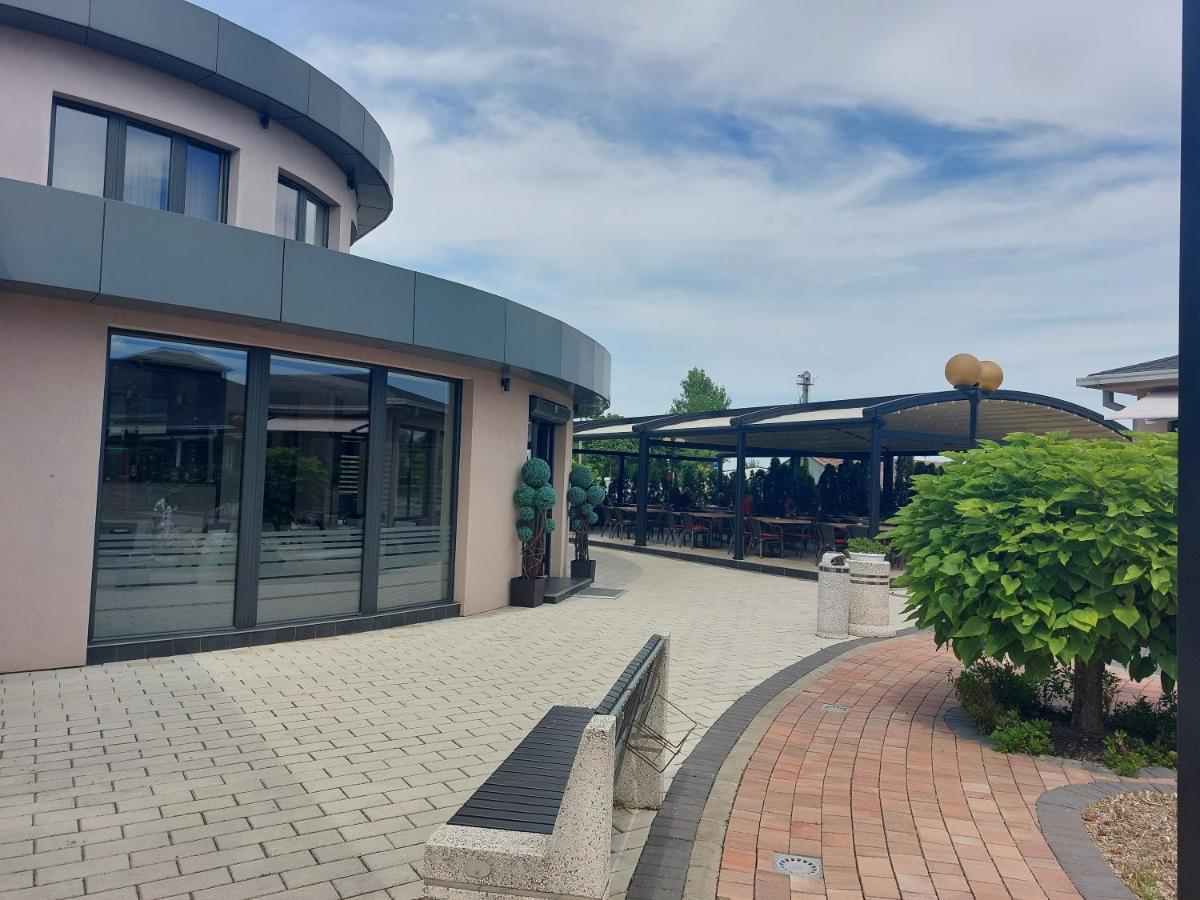 Motel Ms Srpski Itebej Esterno foto